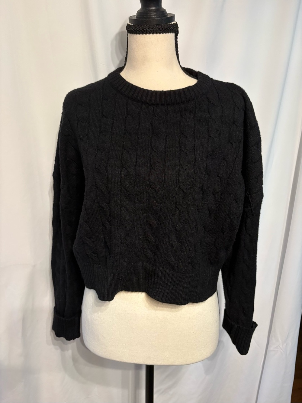 Arden B Black Cable-Knit Crewneck Cropped Coquettegirl Sweater Size L